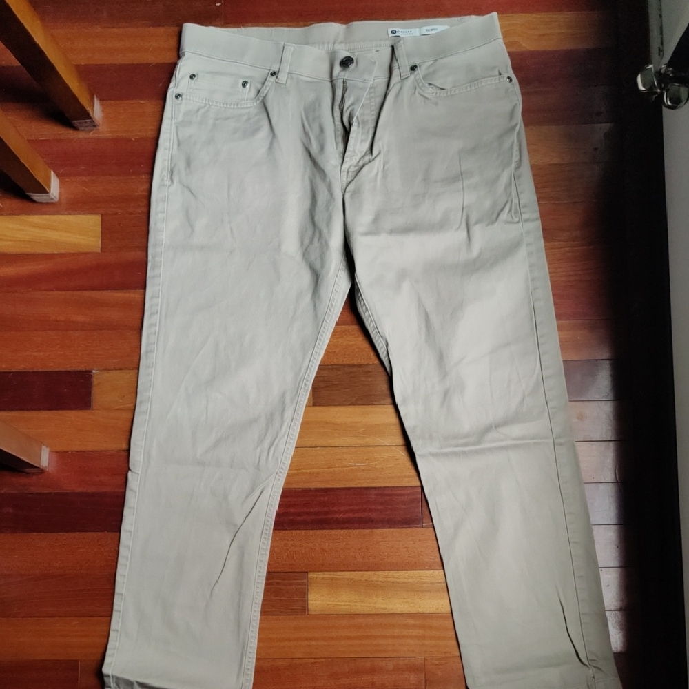 Haggar Men's Light Tan Relaxed Jeans